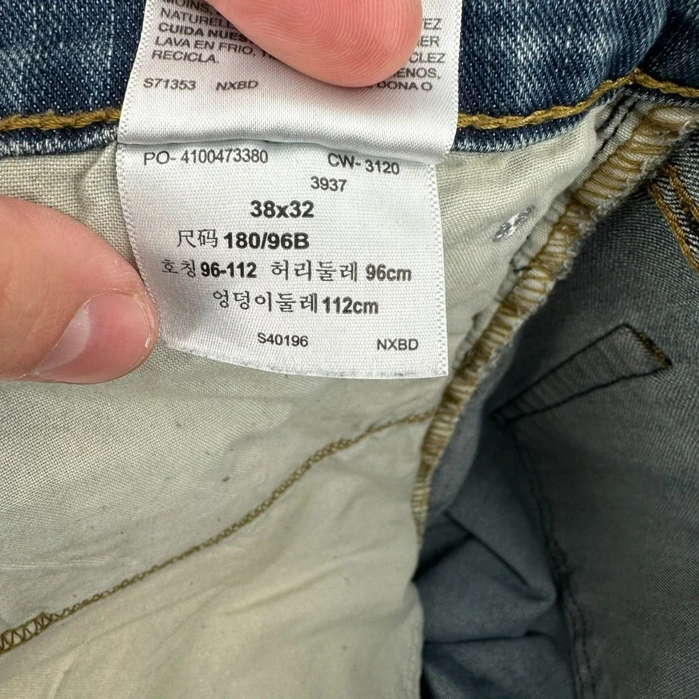 Levis ***small hole